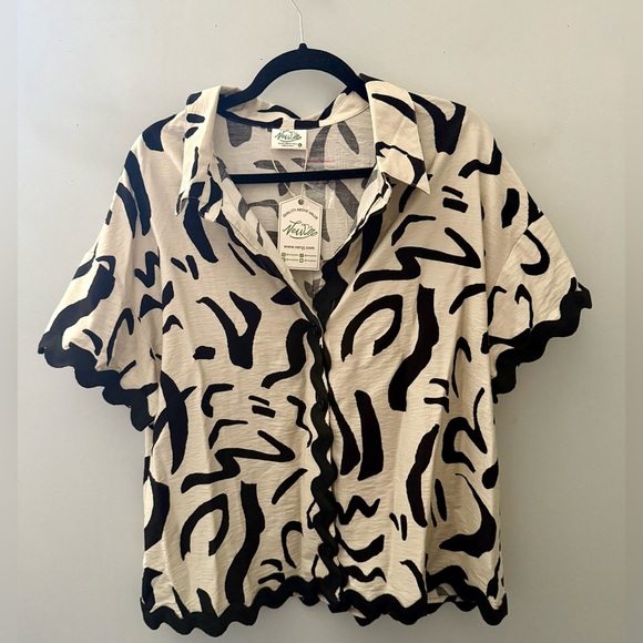 Artistic Black and Cream Set Button-Up Shirt and Shorts Size Large - Picture 6 of 6